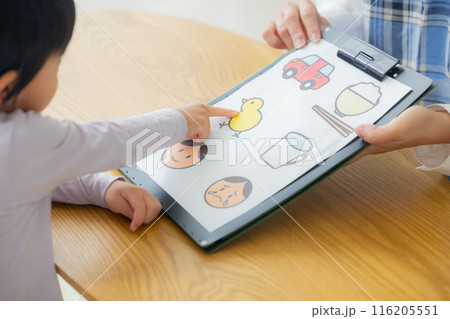 発達検査イメージ（イラストはこのシーンのために描き下ろしたオリジナルです） 116205551