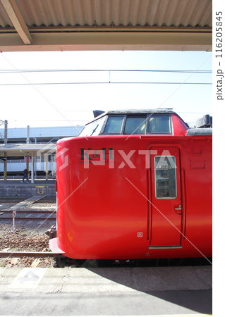 ローカル線・車両形式485系特急きりしま・車両番号481-238の側面 ローカル線・車両形式485系特急きりしま・車両番号481-238の側面 116205845