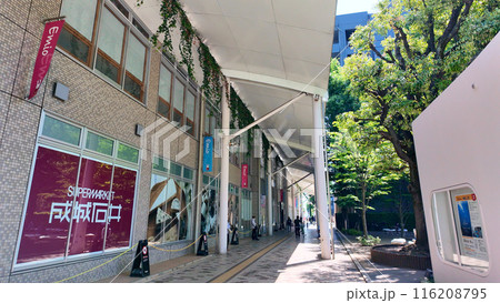 新緑の武蔵境駅南口Emio 116208795