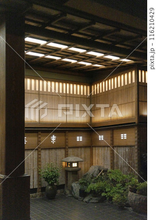 格子窓が美しい温泉宿・城崎温泉 116210429