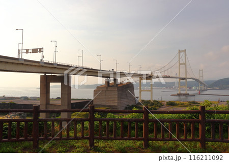 日没前の白鳥大橋（白鳥大橋展望台） 116211092