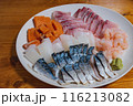 美味しそうな海鮮　刺身盛り合わせ　一皿 116213082