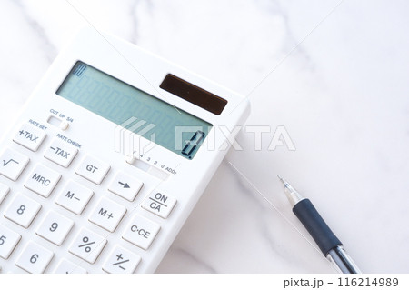 白い電卓 白い電卓 116214989