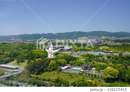 大阪 吹田 観覧車から見た万博公園（やや全景）（北西方向、初夏）の写真素材 [116215413] - PIXTA