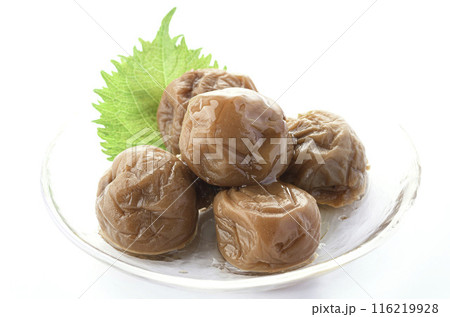 紀州南高梅 はちみつ漬け ( はちみつ梅干し )白背景 紀州南高梅 はちみつ漬け ( はちみつ梅干し )白背景 116219928