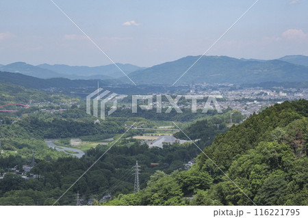 浦山ダムの堤体からみる秩父盆地 116221795