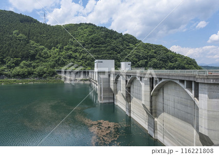 重力式ダムとしては日本二位の高さを誇る浦山ダム 116221808