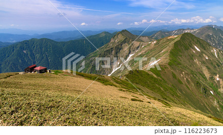初夏の谷川連峰・主稜線と肩ノ小屋 116223673