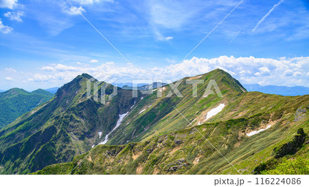（群馬県）谷川岳・天神尾根から眺める主稜線と俎嵓の山稜 116224086