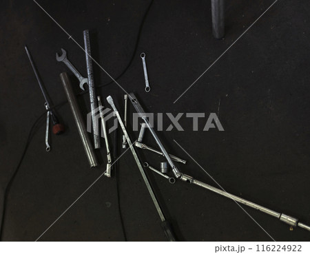 車を修理する特殊な工具 車を修理する特殊な工具 116224922