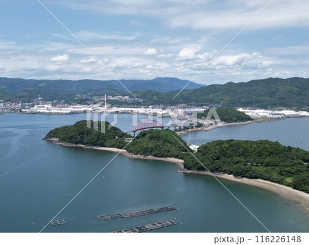 島と本州を結ぶ赤い橋（倍率2）ドローン空撮 116226148