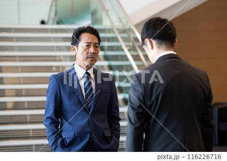 怒る役員 116226716