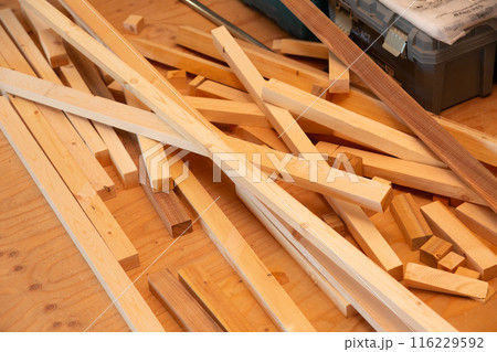 住宅建築現場の端材 116229592