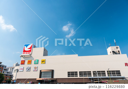 イトーヨーカドー国領店　駐車場からの眺め　快晴の夏　東京都調布市 116229880