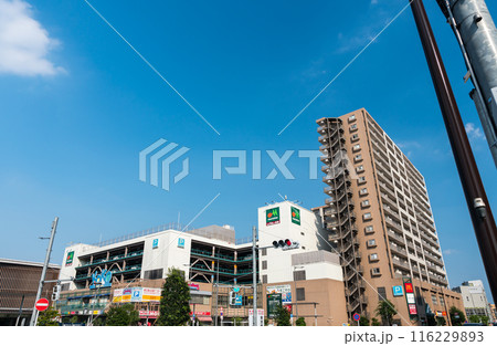 京王線国領駅 ココスクエア 夏晴れの青空 東京都調布市 京王線国領駅 ココスクエア 夏晴れの青空 東京都調布市 116229893