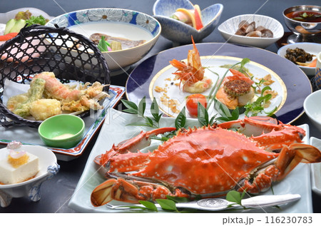 新鮮な海の幸と伝統的な日本料理のフルコース 116230783