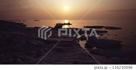 北海道温根別オホーツク氷海落日 北海道温根別オホーツク氷海落日 116230896