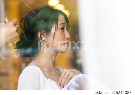 美容院で髪をセットする女性 美容院で髪をセットする女性 116231087