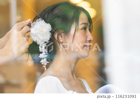 美容院で髪をセットする女性 美容院で髪をセットする女性 116231091