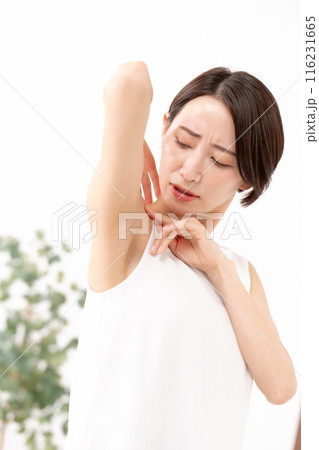 ビューティー　脱毛　脇の下　悩む 116231665