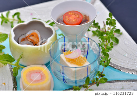 彩り豊かな和食前菜:季節感を楽しむ一皿 彩り豊かな和食前菜:季節感を楽しむ一皿 116231725