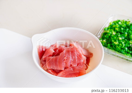 切り出しのキハダマグロ 116233013