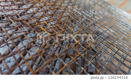 古い錆びた鉄網のテクスチャパターン素材 古い錆びた鉄網のテクスチャパターン素材 116234318