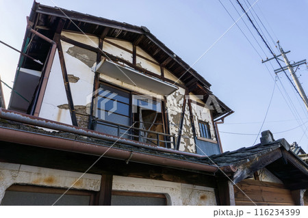 古い老朽化した中古住宅 古い老朽化した中古住宅 116234399