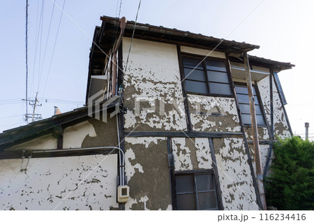古い老朽化した中古住宅 古い老朽化した中古住宅 116234416