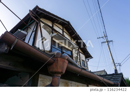 古い老朽化した中古住宅 古い老朽化した中古住宅 116234422