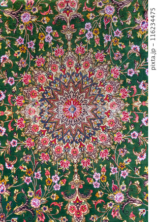 使う芸術品　本物のペルシャ絨毯の見事な模様 116234475