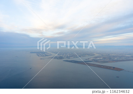 羽田空港離陸後　飛行機から見た風景　 116234632