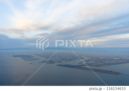 羽田空港離陸後　飛行機から見た風景　 116234633