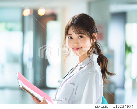 笑顔の女性の看護師 116234974
