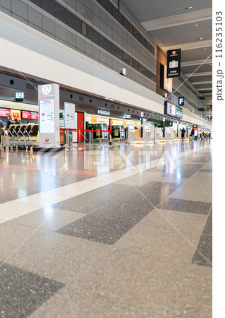 羽田空港第1ターミナル　出発ロビー 116235103