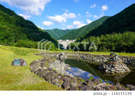 札内川ダム下流広場から見る札内川ダムの堤体 札内川ダム下流広場から見る札内川ダムの堤体 116235139
