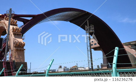 高潮津波の災害予防のアーチ型旧安治川水門 116236276