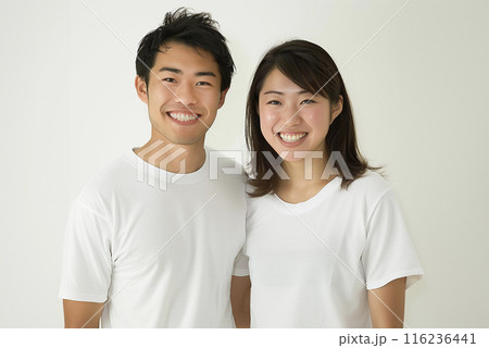 AI生成画像　白バックの若い日本人の男女のポートレート 116236441