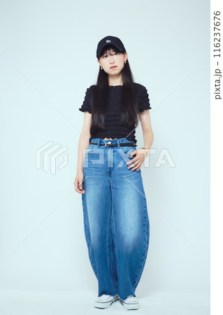 夏の女子大学生のポートレート 116237676