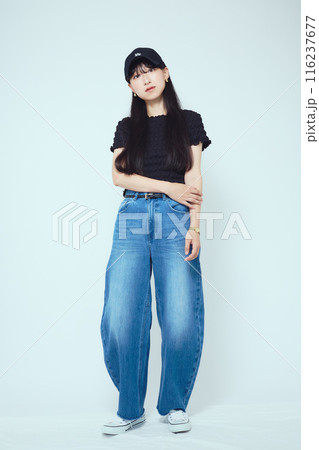 夏の女子大学生のポートレート 116237677