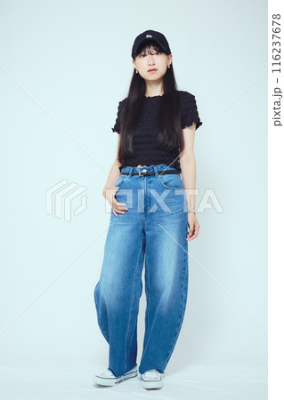 夏の女子大学生のポートレート 116237678