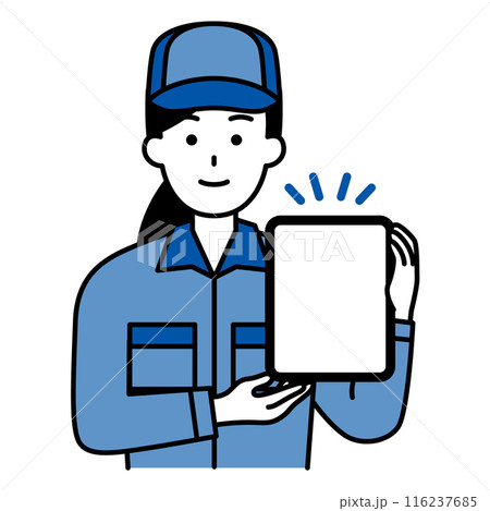 タブレットの画面を見せるつなぎ作業服の女性 116237685