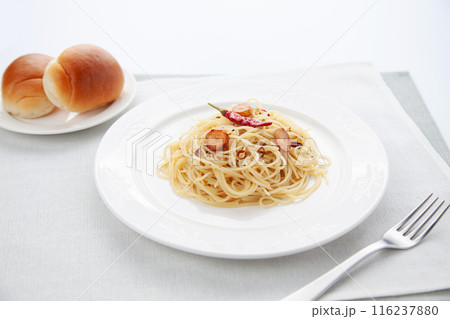 スパゲッティー ペペロンチーノ テーブル 116237880