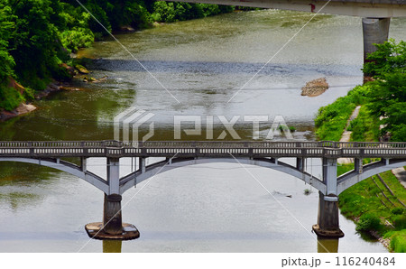 山形県　左沢楯山史跡公園から見下ろす旧最上橋 116240484