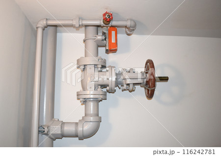 A pipe system with a large valve 116242781