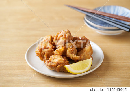 鶏の唐揚げ 116243945