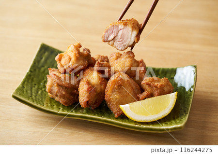 鶏の唐揚げ 116244275