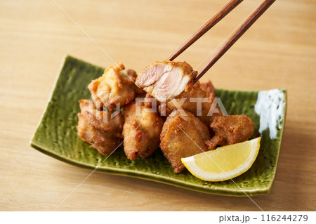 鶏の唐揚げ 116244279