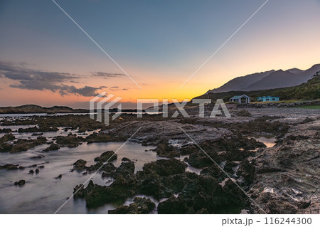 夕焼け 隆起サンゴ礁春田浜海水浴場 屋久島(秋 夕焼け 隆起サンゴ礁春田浜海水浴場 屋久島(秋 116244300