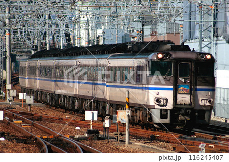 特急はまかぜ号（キハ181系車両：大阪⇔鳥取）の写真素材 [116245407